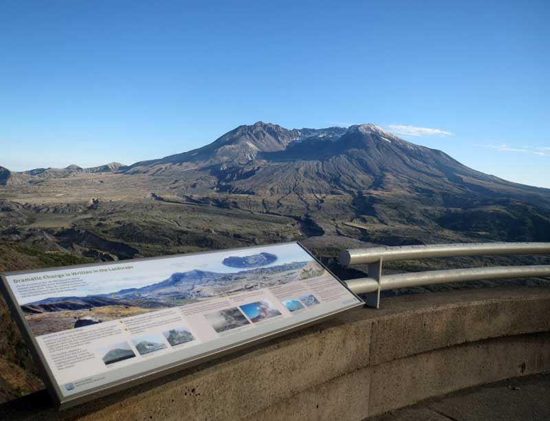 今日の写真は、カスケード山脈の火山の中で火山活動が最も活発なマウント・セント・へレンズ。